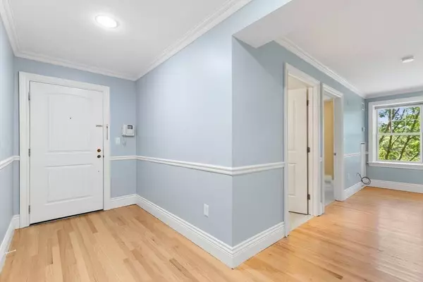 12 Russell Rd #303, Wellesley, MA 02482