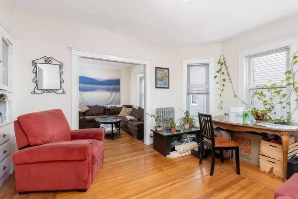 34 Belknap St, Somerville, MA 02144