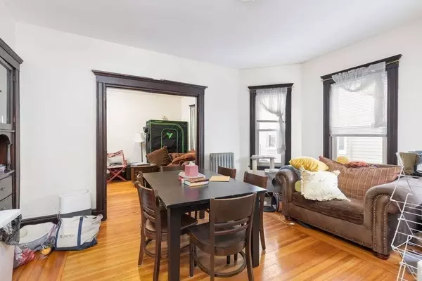 34 Belknap St, Somerville, MA 02144