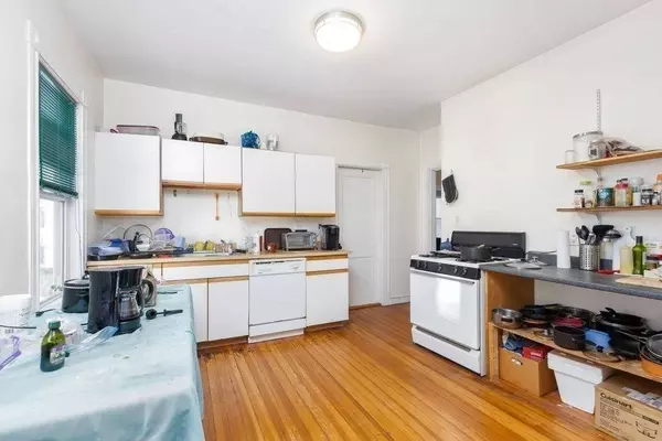 34 Belknap St, Somerville, MA 02144