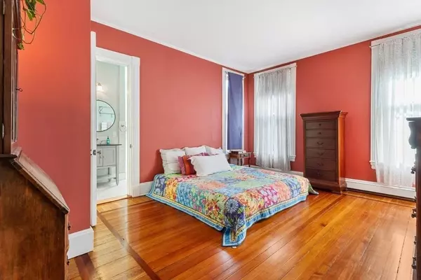 72 Cypress St #1, Brookline, MA 02445