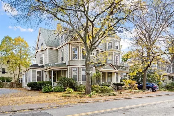 72 Cypress St #1, Brookline, MA 02445