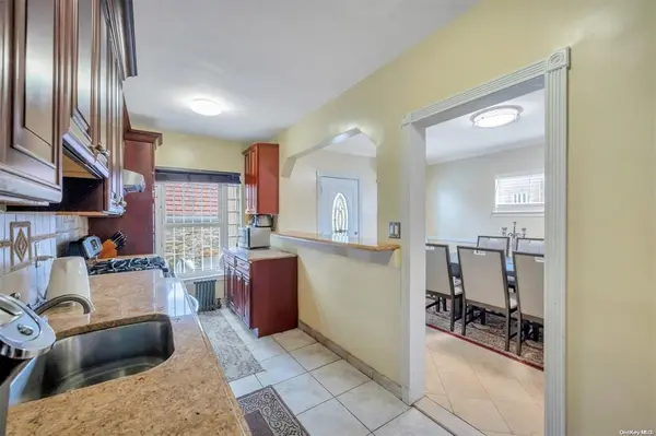 21-89 47th St, Astoria, NY 11105