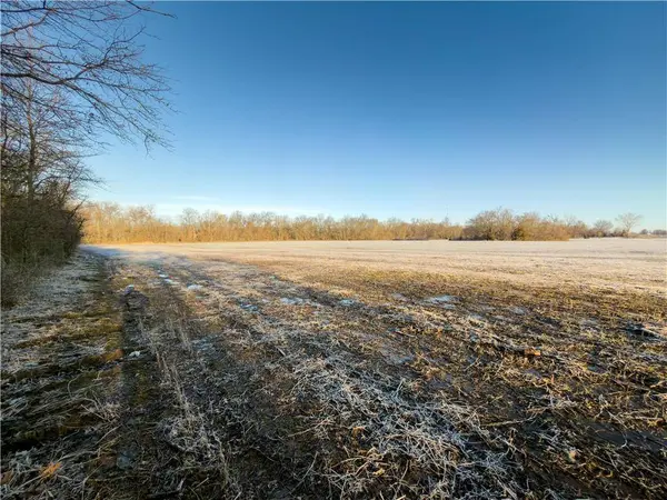 SW Outer RD, Harrisonville, MO 64701