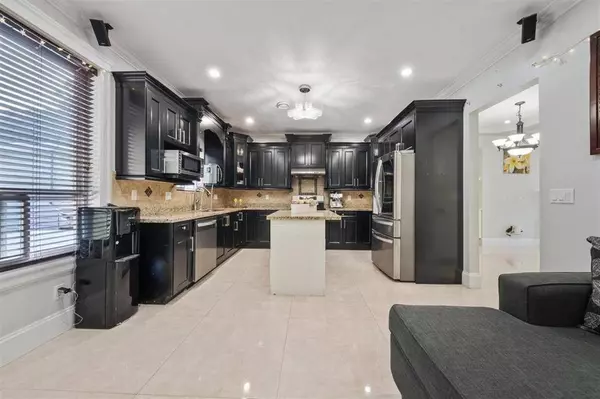 12852 60 AVE, Surrey, BC V3X 0B9