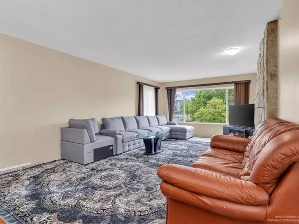 6214 129 ST, Surrey, BC V3X 1S6