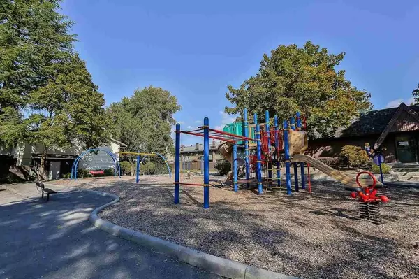 13977 74 AVE #103, Surrey, BC V3W 6G6