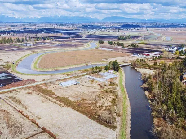 15442 40 AVE, Surrey, BC V3Z 1E6