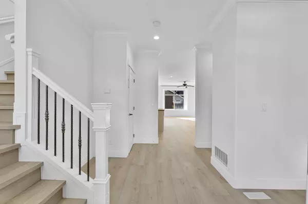 14636 36a AVE, Surrey, BC V4P 0E3