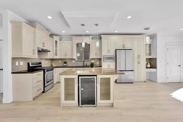 14636 36a AVE, Surrey, BC V4P 0E3