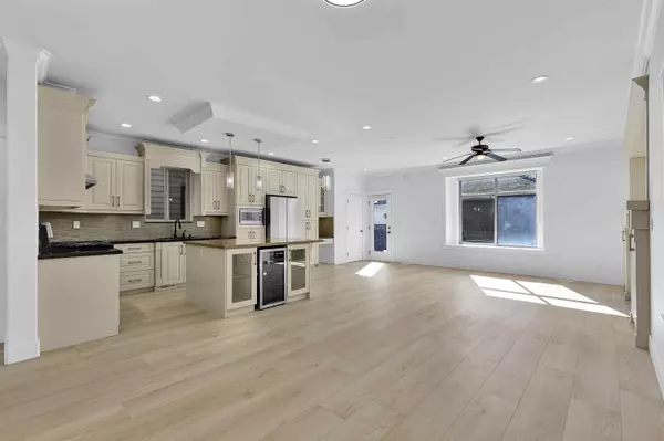 14636 36a AVE, Surrey, BC V4P 0E3