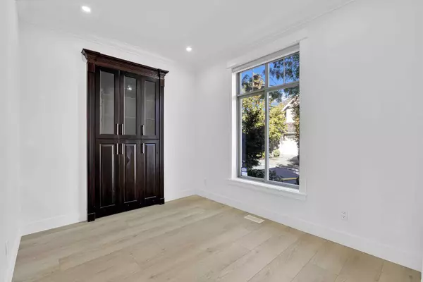 14636 36a AVE, Surrey, BC V4P 0E3