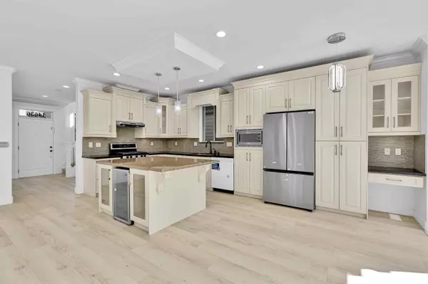 14636 36a AVE, Surrey, BC V4P 0E3