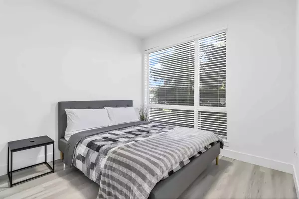 15628 104 AVE #101, Surrey, BC V4N 2J3