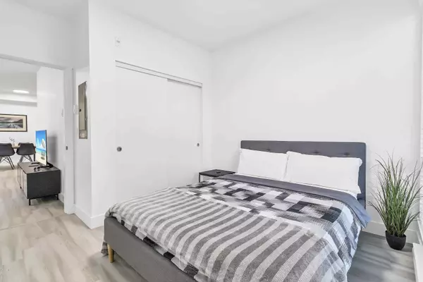 15628 104 AVE #101, Surrey, BC V4N 2J3