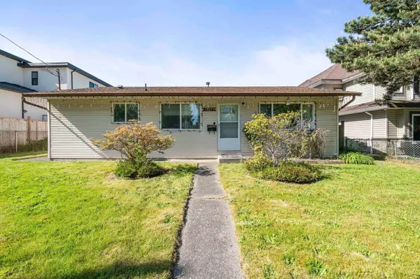 13077 72 AVE, Surrey, BC V3W 2N3