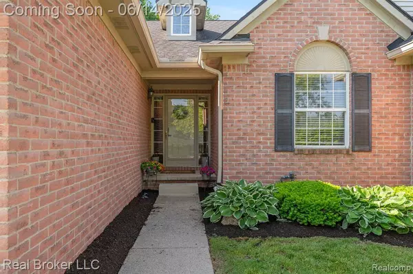 552 Snowfall Court, Genoa Twp, MI 48843