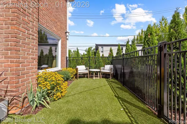 255 Southfield RD, Birmingham, MI 48009