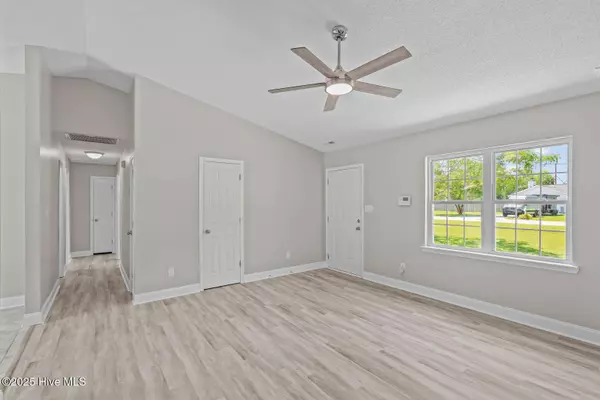 402 Blue Swan CT, Jacksonville, NC 28540