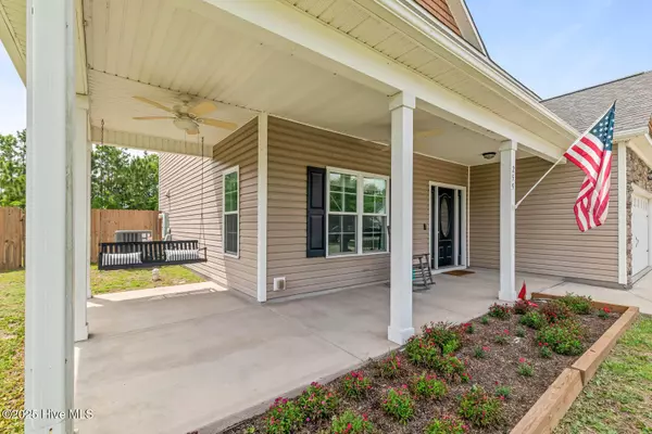 259 E Ivybridge DR, Hubert, NC 28539