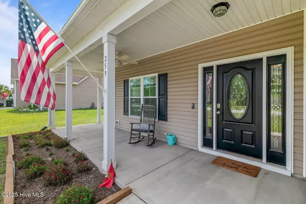 259 E Ivybridge DR, Hubert, NC 28539