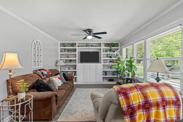 110 Vandergrift DR, Jacksonville, NC 28540