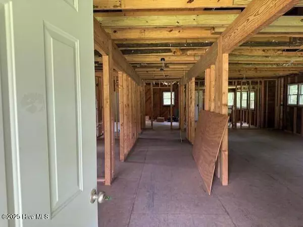 9400 Us Highway 17, Pollocksville, NC 28573