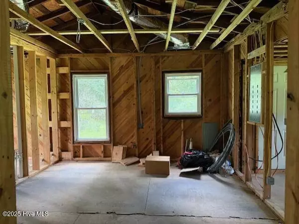 9400 Us Highway 17, Pollocksville, NC 28573