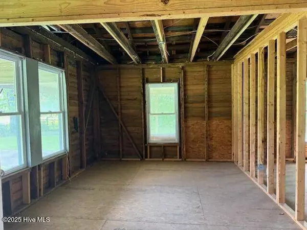 9400 Us Highway 17, Pollocksville, NC 28573