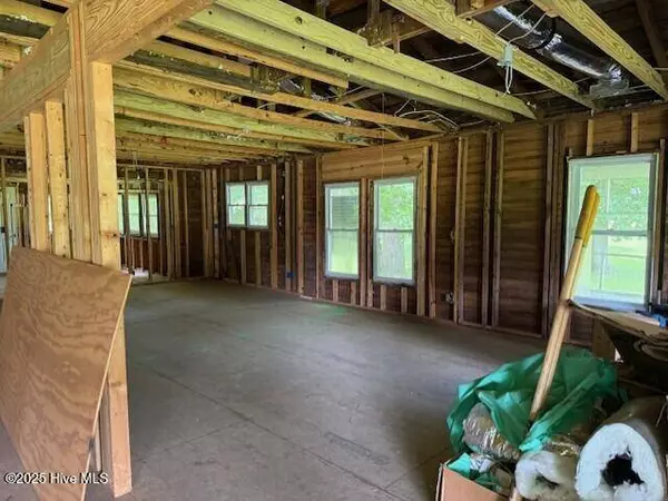 9400 Us Highway 17, Pollocksville, NC 28573