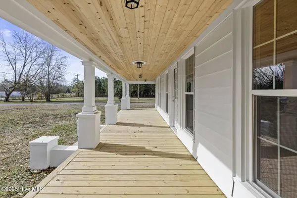 2880 Catherine Lake RD, Richlands, NC 28574