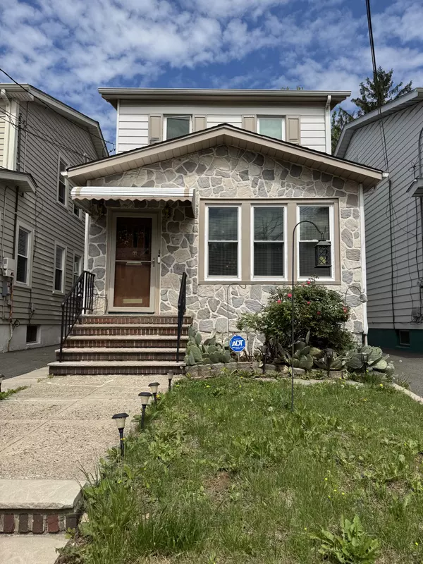 77 Coolidge St, Irvington, NJ 07111-1109