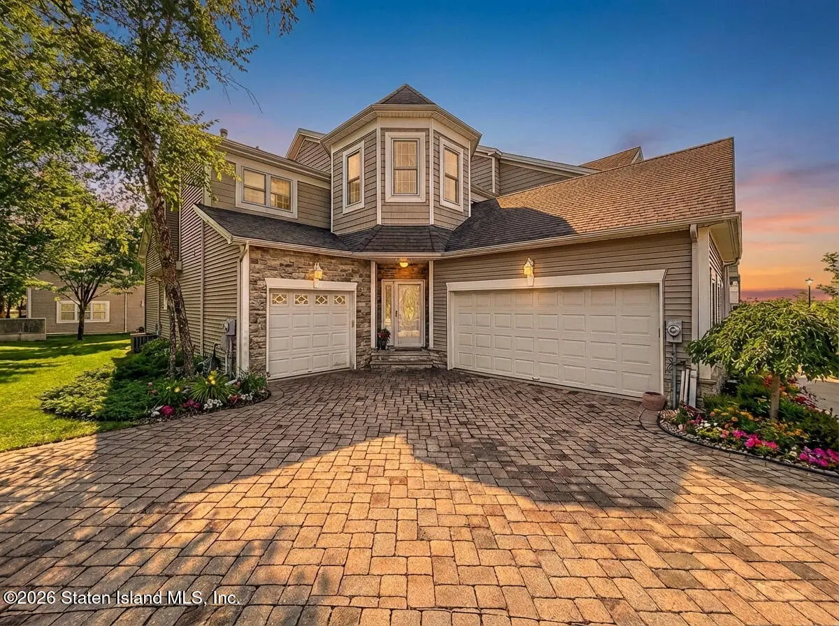 20 Tides Ln, Staten Island, NY 10309