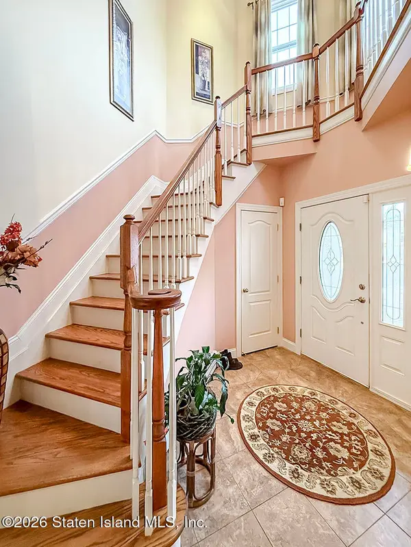 20 Tides Ln, Staten Island, NY 10309