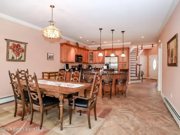 20 Tides Ln, Staten Island, NY 10309