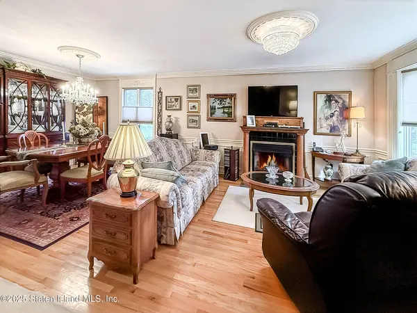 5 Wirt AVE, Staten Island, NY 10309