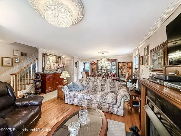 5 Wirt AVE, Staten Island, NY 10309