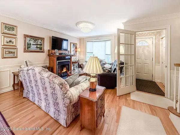 5 Wirt AVE, Staten Island, NY 10309