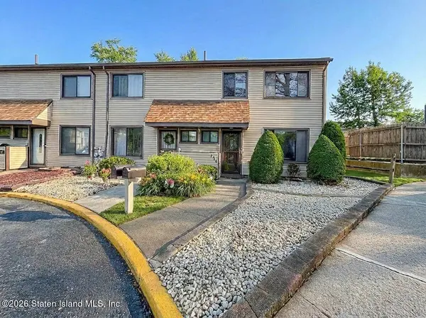104 Bower CT, Staten Island, NY 10309