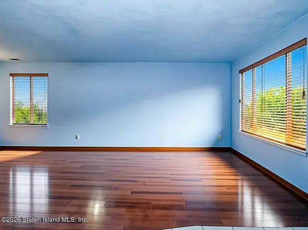 104 Bower CT, Staten Island, NY 10309