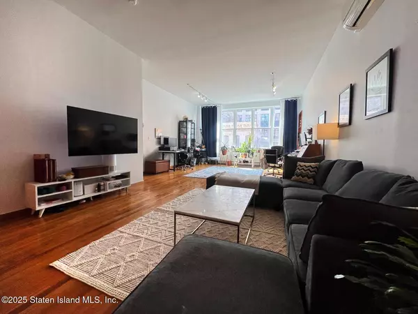 123-125 W 20 ST, New York, NY 10011