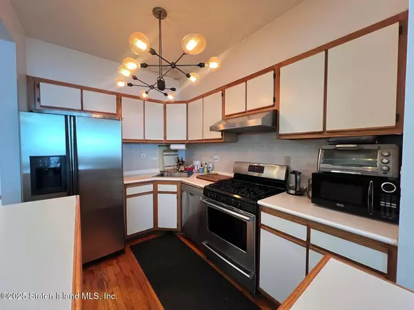 123-125 W 20 ST, New York, NY 10011