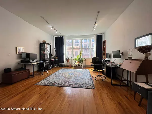 123-125 W 20 ST, New York, NY 10011