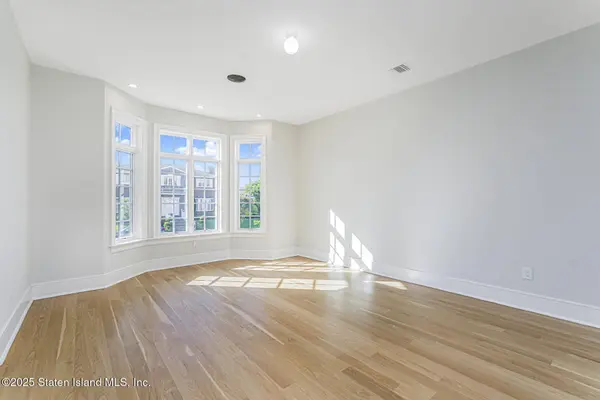 859 Lamont AVE, Staten Island, NY 10309