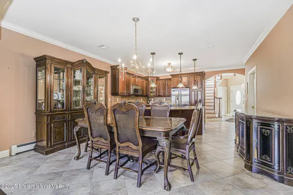 78 Topside LN, Staten Island, NY 10309