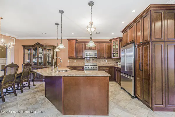 78 Topside LN, Staten Island, NY 10309