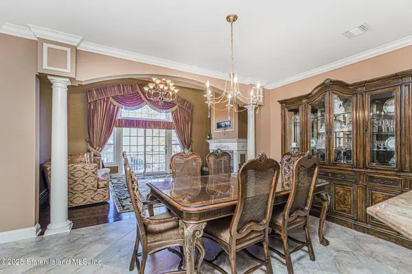 78 Topside LN, Staten Island, NY 10309