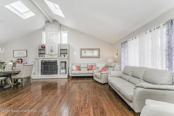 694 Maguire AVE, Staten Island, NY 10309