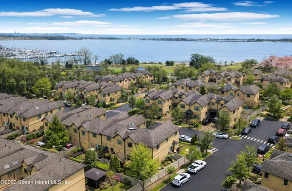 53 Dockside LN, Staten Island, NY 10308