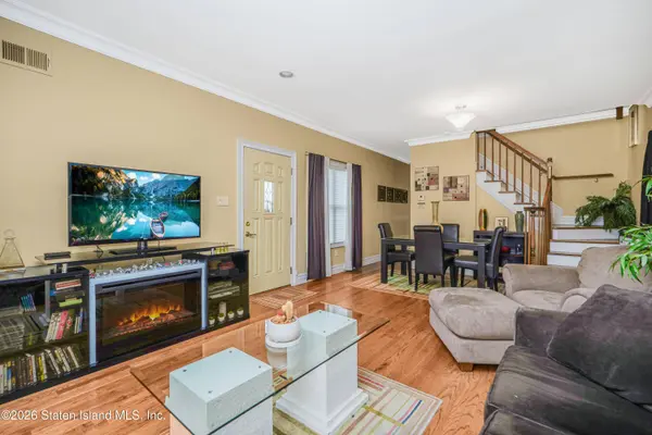 53 Dockside LN, Staten Island, NY 10308